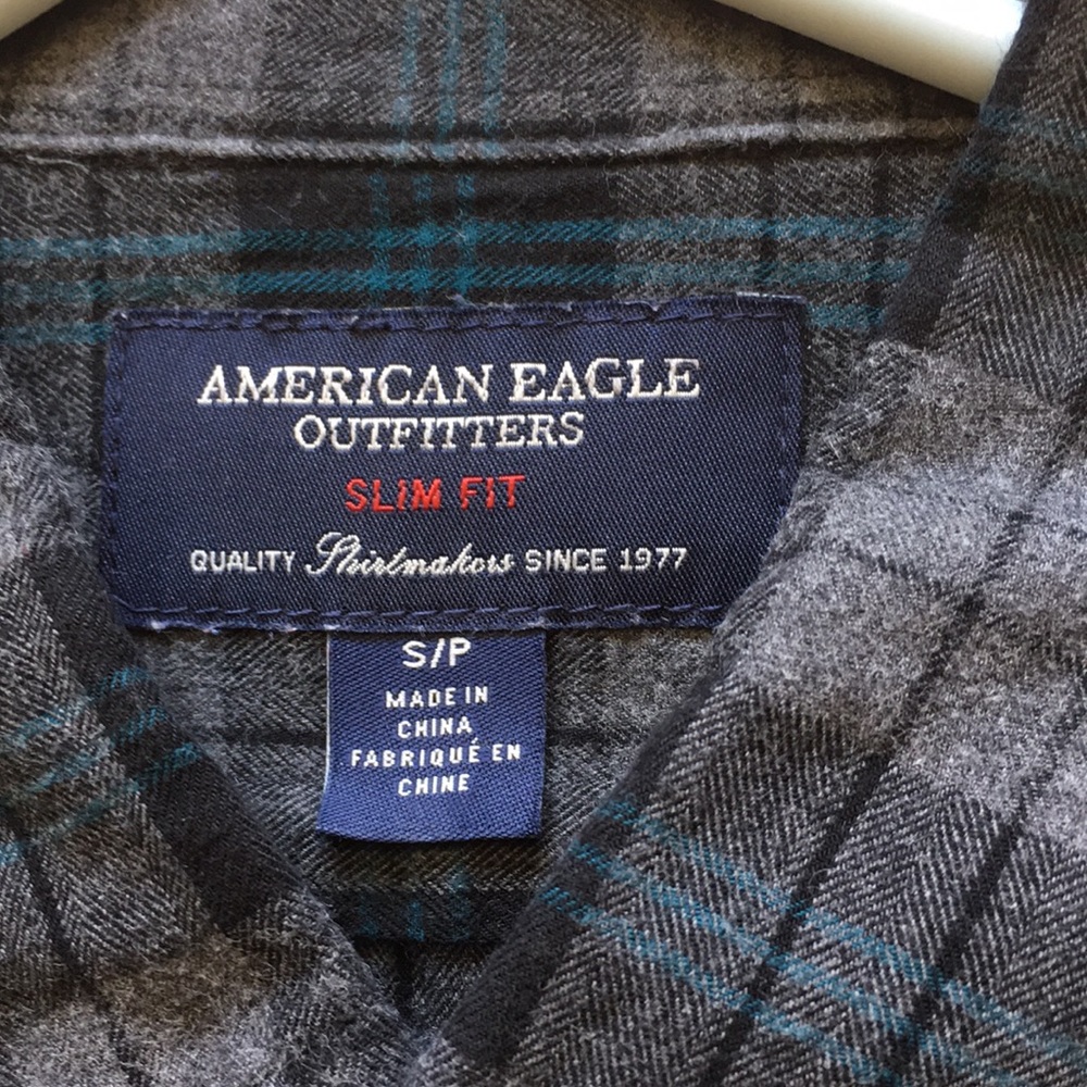 Men’s American Eagle Buttondown - Picture 2 of 2